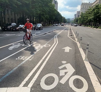 A two-way separated bike lane with vertical barrier in Washington, D.C. Source: NTSB/Ivan Cheung
