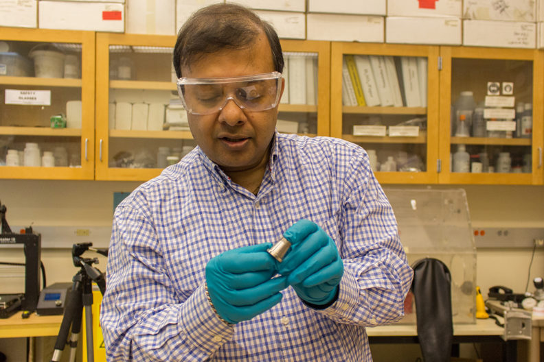 Amit Bandyopadhyay, WSU School of Mechanical and Materials Engineering, displays 3D printed bimetallic sample. Source: WSU)