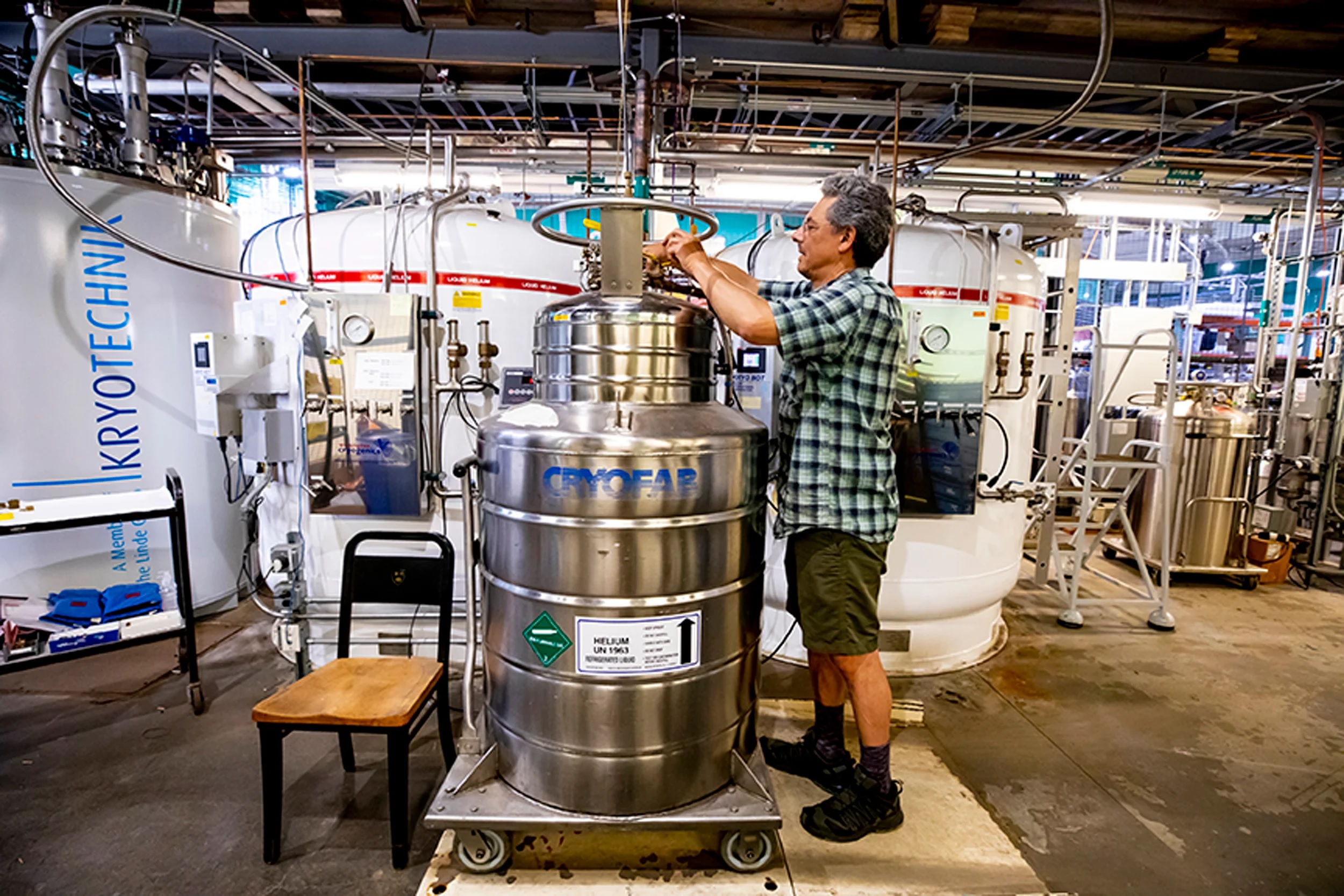 Harvard engineer Markos Hankin recovering liquid helium during the boil-off process. Image Source: Rose Lincoln/Harvard 