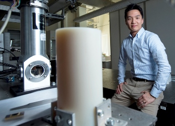 Jaeho Lee's nanomaterials lab features a customized vacuum chamber that allows investigation of substances' thermoelectric properties at extremely high temperatures. Image credit: Steve Zylius/UCI.