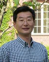 KTH Professor Licheng Sun has discovered that a new material composed of common earth-abundant elements could be used as a catalyst for water splitting. Image credit: KTH.