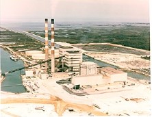 The shuttered Crystal River nuclear plant is adjacent to a coal-fired unit that also is being retired. Credit: Duke Energy