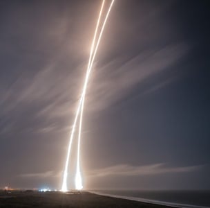The launch and landing streaks of the SpaceX Falcon-9 vehicle in late December 2015. Image source: SpaceX.